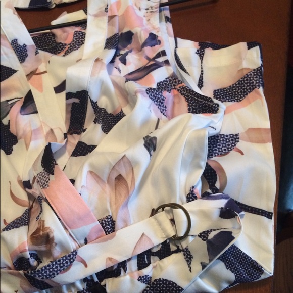 💐Showpo belted floral romper - Picture 2 of 8